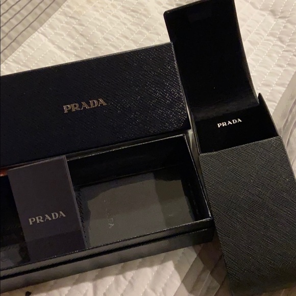 Prada sunglasses - Picture 3 of 5